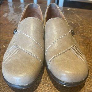 Cobb Hill Shoes size 8 W